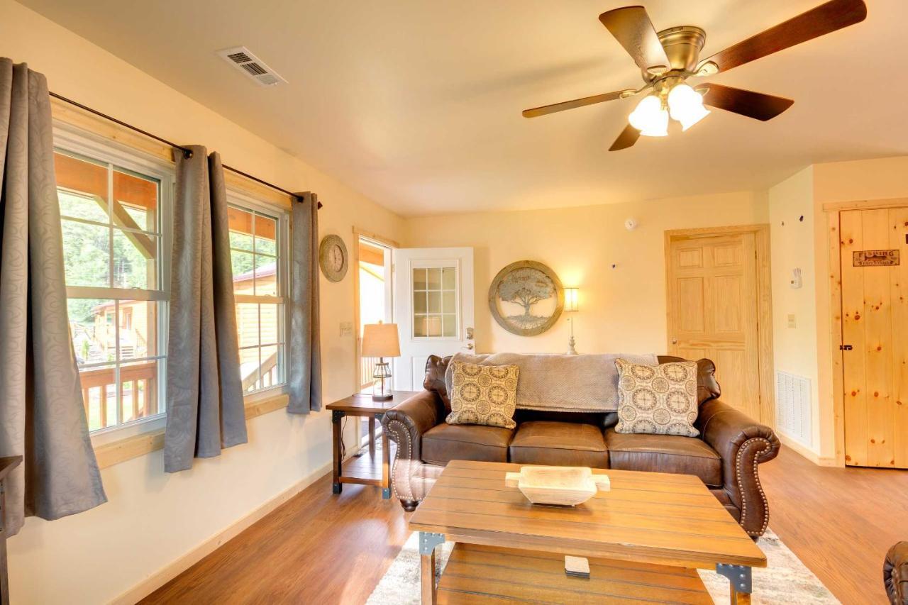 Cozy Cabin On Tuckasegee River - Near Bryson City Bagian luar foto