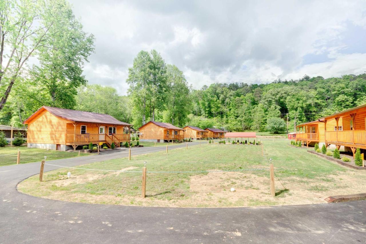 Cozy Cabin On Tuckasegee River - Near Bryson City Bagian luar foto