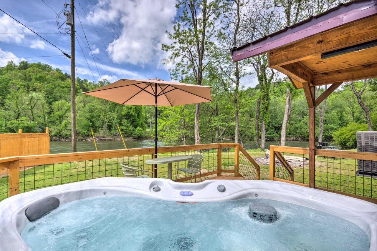 Cozy Cabin On Tuckasegee River - Near Bryson City Bagian luar foto